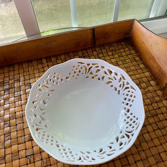 Oscar de la Renta White Lattice Work 7” Footed Plate Bowl - Picture 2 of 5